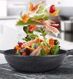 Cheffinger Wokpan Met Deksel - 32cm - Zwart - Pan - Keukenaccessoires -Aanbiedingen Keukengerei Winkel 1111x1200 2