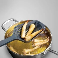 Joseph Joseph Scoop Plus Vergietlepel - Schuimspaan - Frituurschep -Aanbiedingen Keukengerei Winkel 1188x1200 2