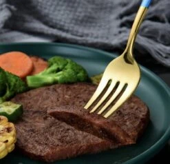 Merkloos Bestekset - 24 Delig Bestekset - 6 Personen - Rood/Goud - Tafellepels/Tafelmessen/Tafelvorken/Koffielepels - Roestvrij Staal -Aanbiedingen Keukengerei Winkel 1200x1156