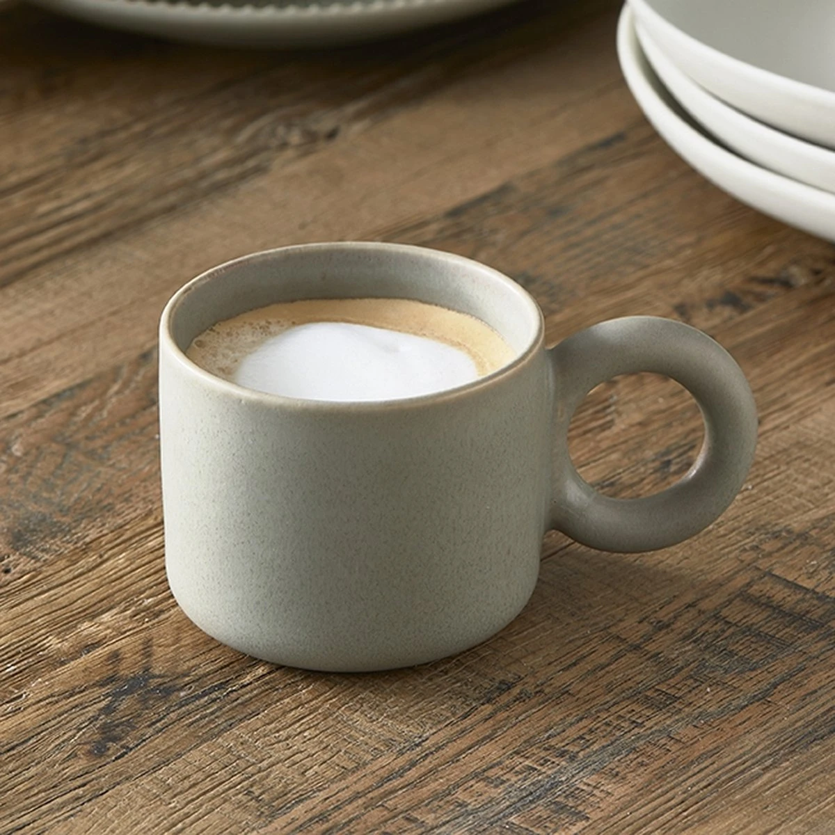 Riviera Maison Mokken Set Met Oor Marseille Mug 260 ML 2 - Keramiek - Groen - 2 Stuks 1 Riviera Maison Mokken Set Met Oor Marseille Mug 260 ML 2 - Keramiek - Groen - 2 Stuks