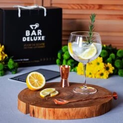 BarDeluxe® Gin Tonic Glazen - Gin Tonic Geschenkset - Handgeblazen - Gin Glazen - 2 Stuks - Gin Set - Kristal - Inclusief 2 Gin Glazen, Gin Tonic Lepel, Maatbeker, 2 RVS Rietjes & Receptenboekje -Aanbiedingen Keukengerei Winkel 1200x1200 1111
