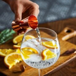 BarDeluxe® Gin Tonic Glazen - Gin Tonic Geschenkset - Handgeblazen - Gin Glazen - 2 Stuks - Gin Set - Kristal - Inclusief 2 Gin Glazen, Gin Tonic Lepel, Maatbeker, 2 RVS Rietjes & Receptenboekje -Aanbiedingen Keukengerei Winkel 1200x1200 1114