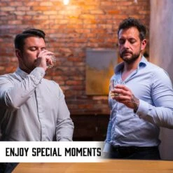 Whisiskey Luxe Whiskey Set - Incl. Whiskey Glas, 4 Whiskey Stones, Onderzetter, Ijstang, Fluwelen Opbergzak, Opbergbox - Whisky Geschenkdoos - Accessoires - Herbruikbare IJsblokjes - Cadeau Voor Man & Vrouw -Aanbiedingen Keukengerei Winkel 1200x1200 1172