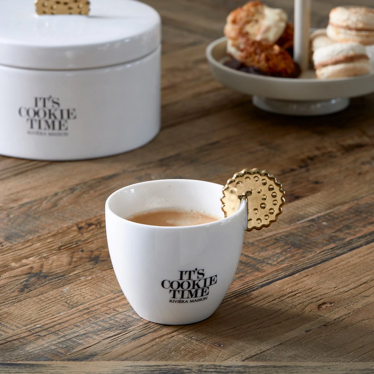 Riviera Maison Koffiemok, Mok/ Kopje Met Goud Detail - It's Cookie Time Mug - Wit - Porselein - 300 ML - 1 Stuk 2 Riviera Maison Koffiemok, Mok/ Kopje Met Goud Detail - It's Cookie Time Mug - Wit - Porselein - 300 ML - 1 Stuk - Afbeelding 2