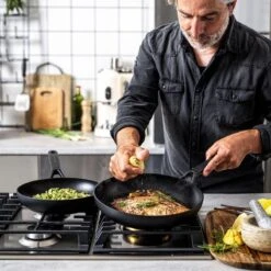 KitchenAid Classic Forged Aluminium Wok ø28cm - Zwart - Inductie - Anti-aanbak 24 KitchenAid Classic Forged Aluminium Wok ø28cm - Zwart - Inductie - Anti-aanbak -Aanbiedingen Keukengerei Winkel 1200x1200 322