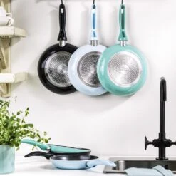 VitaVerde Expert Koekenpannenset Ø 20cm + Ø 24cm + Ø 28cm - Turquoise - Inductie - PFAS-vrij 13 VitaVerde Expert Koekenpannenset Ø 20cm + Ø 24cm + Ø 28cm - Turquoise - Inductie - PFAS-vrij -Aanbiedingen Keukengerei Winkel 1200x1200 341