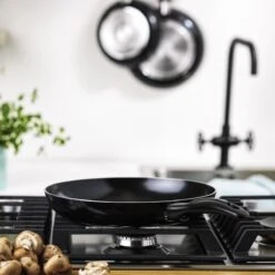 VitaVerde Expert Koekenpannenset Ø 24cm + Ø 28cm - Zwart - Inductie - PFAS-vrij 15 VitaVerde Expert Koekenpannenset Ø 24cm + Ø 28cm - Zwart - Inductie - PFAS-vrij -Aanbiedingen Keukengerei Winkel 1200x1200 370