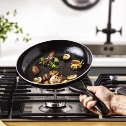 VitaVerde Expert Koekenpannenset Ø 24cm + Ø 28cm - Zwart - Inductie - PFAS-vrij 18 VitaVerde Expert Koekenpannenset Ø 24cm + Ø 28cm - Zwart - Inductie - PFAS-vrij -Aanbiedingen Keukengerei Winkel 1200x1200 372