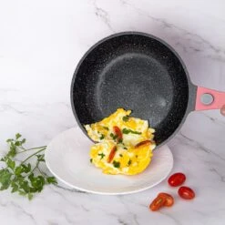 Royalty Line Inductie Pannenset - Luxe 14-delige Pannenset Marmeren Coating - Pannen Met Afneembare Handvaten - Oven-Ready - PFAS-Vrij - Voor Alle Warmtebronnen - Afneembare Koudgrepen - Antiaanbaklaag - Koekenpan Met Glazen Deksels - Roze -Aanbiedingen Keukengerei Winkel 1200x1200 455