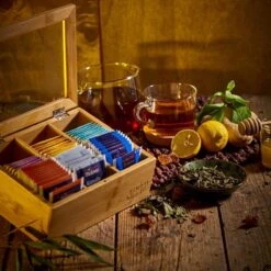 Bambuswald© Houten Theedoos Met 6 Vakken Gemaakt Van 100% Duurzame Bamboe 21 Bambuswald© Houten Theedoos Met 6 Vakken Gemaakt Van 100% Duurzame Bamboe -Aanbiedingen Keukengerei Winkel 1200x1200 975