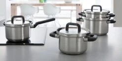 BK Flow Cool Pannenset - 4-delig – RVS Deksels - Veilig Afgietsysteem - Geschikt Voor Alle Warmtebronnen 33 BK Flow Cool Pannenset - 4-delig – RVS Deksels - Veilig Afgietsysteem - Geschikt Voor Alle Warmtebronnen -Aanbiedingen Keukengerei Winkel 1200x600