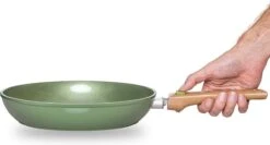 Just Vegan Koekenpan ECO Met Afneembaar Handvat 20 Cm Aluminium Groen -Aanbiedingen Keukengerei Winkel 1200x646