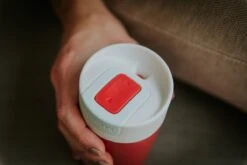 Kambukka Olympus Thermosbeker 300 Ml - Makkelijk Reinigen - Lekvrije Koffiebeker - RVS - Cherry Cake -Aanbiedingen Keukengerei Winkel 1200x800 103