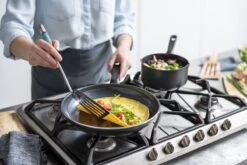 GreenPan Memphis Koekenpannenset - 3-delig - Zwart - Inductie - PFAS-vrij 32 GreenPan Memphis Koekenpannenset - 3-delig - Zwart - Inductie - PFAS-vrij -Aanbiedingen Keukengerei Winkel 1200x800 40