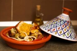 CRAFLAIR ~ Tajine ~ Ø 30 Cm ~ Geschikt Voor Inductie - Adapter ~ Handgemaakt ~ Geglazuurd Keramiek -Aanbiedingen Keukengerei Winkel 1200x800 78