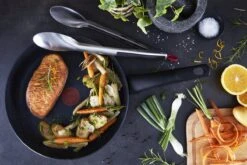 Tefal Black Stone Koekenpan - Ø 28 Cm 14 Tefal Black Stone Koekenpan - Ø 28 Cm -Aanbiedingen Keukengerei Winkel 1200x801 5