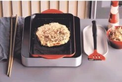 Le Creuset - Gietijzeren Grillplaat - 32x22cm - Kersenrood -Aanbiedingen Keukengerei Winkel 1200x807 1