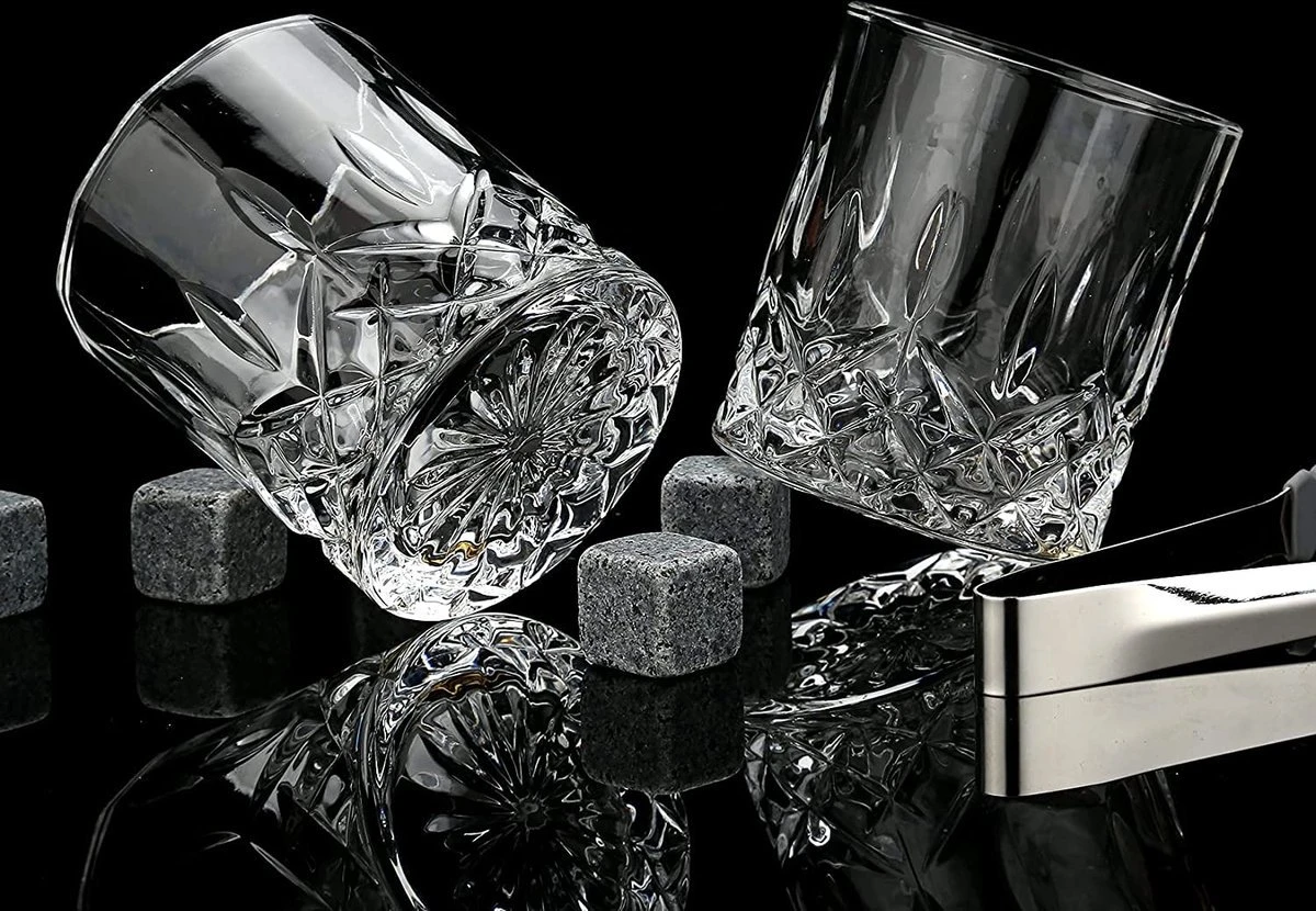 Olvy Whiskey Set Met 2 Whiskey Glazen En 8 Whiskey Stones - Incl. Opbergzakje, Onderzetters En Tang - Cadeauset - Luxe Whisky Set - Whiskey Glazen - Gift Set 3 Olvy Whiskey Set Met 2 Whiskey Glazen En 8 Whiskey Stones - Incl. Opbergzakje, Onderzetters En Tang - Cadeauset - Luxe Whisky Set - Whiskey Glazen - Gift Set - Afbeelding 3