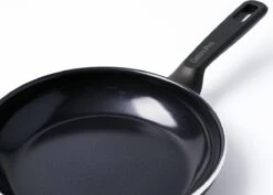 GreenPan Memphis Koekenpannenset - 3-delig - Zwart - Inductie - PFAS-vrij 36 GreenPan Memphis Koekenpannenset - 3-delig - Zwart - Inductie - PFAS-vrij -Aanbiedingen Keukengerei Winkel 1200x859 3