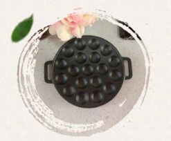 YUGN BLACK Poffertjespan Poffertjesmaker 6 Delige Set - 19 Poffertjes Incl Doseerfles Kwast Poffertjesvork Siliconen Ovenwanten - Platte Onderkant Poffertjespan Inductie Poffertjespan Elektrisch - Cadeau Tip -Aanbiedingen Keukengerei Winkel 1200x993 2