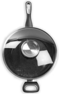 Merkloos Keukenpan Met Deksel En Heeft Een Diameter Van Ø 28 Cm - Luxe Hapjespan Keukenpan Van 28cm Anti-aanbaklaag - Handvat Zwart - Pan Met Deksel -Aanbiedingen Keukengerei Winkel 752x1200