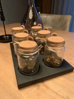 Theeplank Black Edition Met 6 Potjes En Houten Lepel Voor Thee Theeplateau ( Vervanger Van Theedoos ) MeubelZwagerij -Aanbiedingen Keukengerei Winkel 900x1200 24